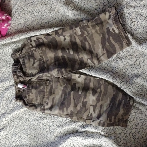 5 piece bundle size 2t - Picture 7 of 7